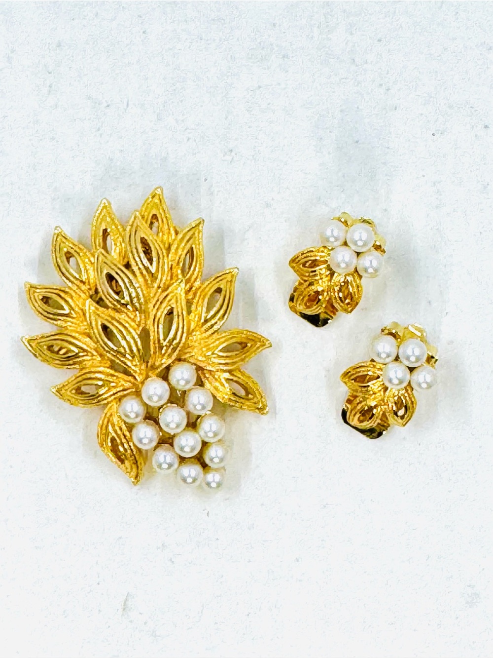 Vintage Gold-Tone Leaf & Faux Pearl Brooch & Dainty Clip On Earrings Set